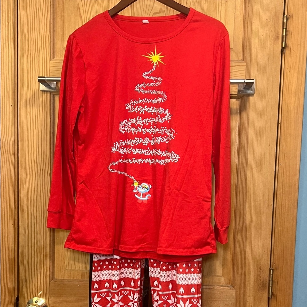Woman’s Christmas pajamas Red/White Santa snowflakes Sz 2XL